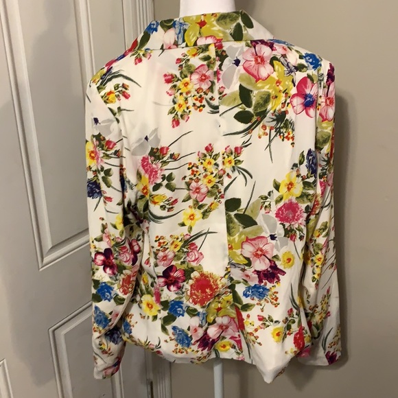Multi colored flowered blazer - Picture 7 of 14